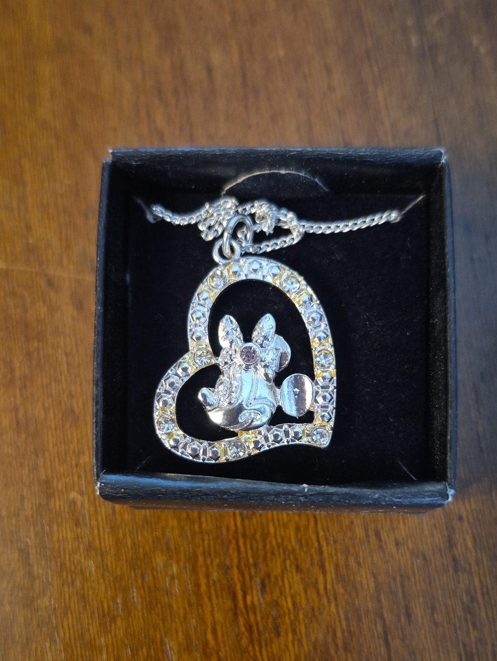 Avon Disney Minnie Mouse Silver Tone Rhinestone Heart Necklace New In Box 2013